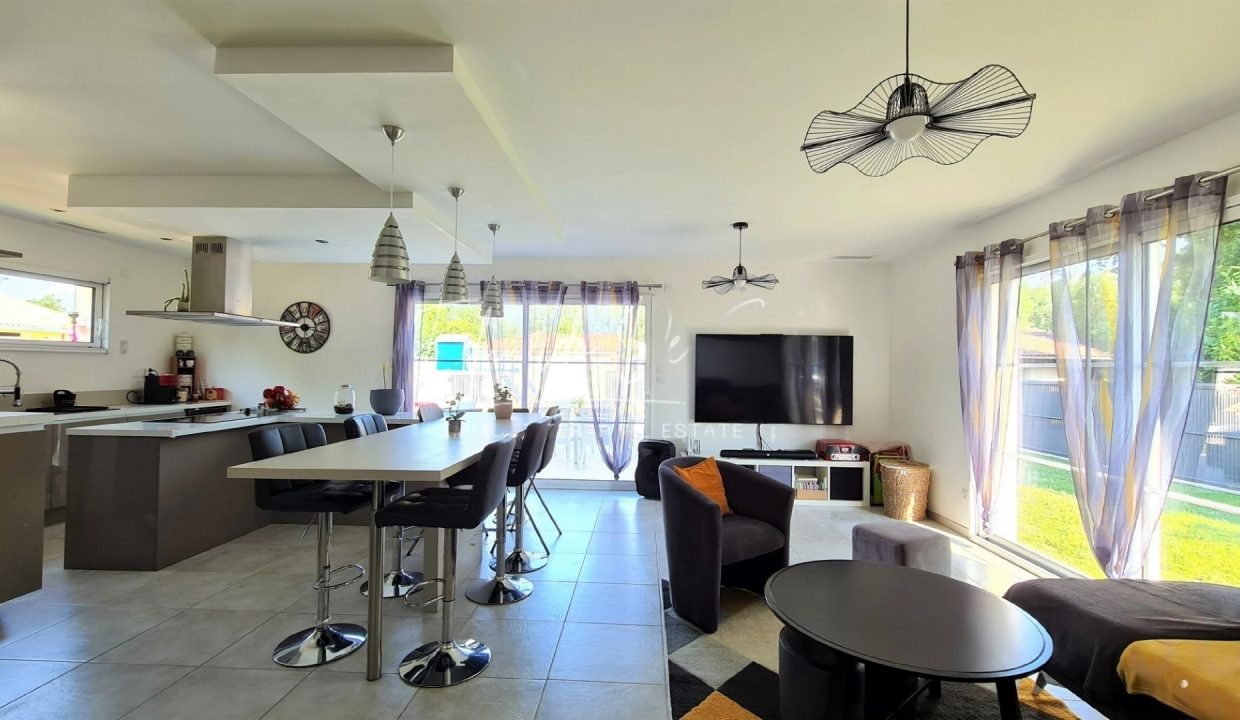 maison-5-le-pian-medoc-118-1340692-1920w-transformed