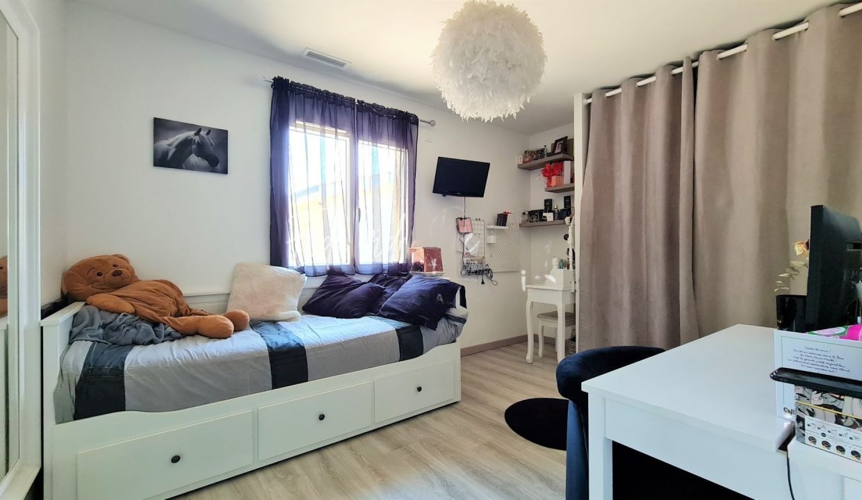 maison-5-le-pian-medoc-118-1340692-1920w_(1)-transformed