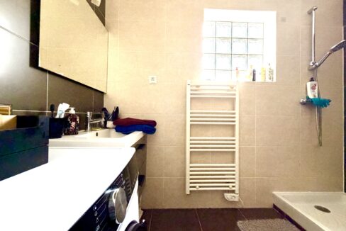 SALLE DE DOUCHE 2